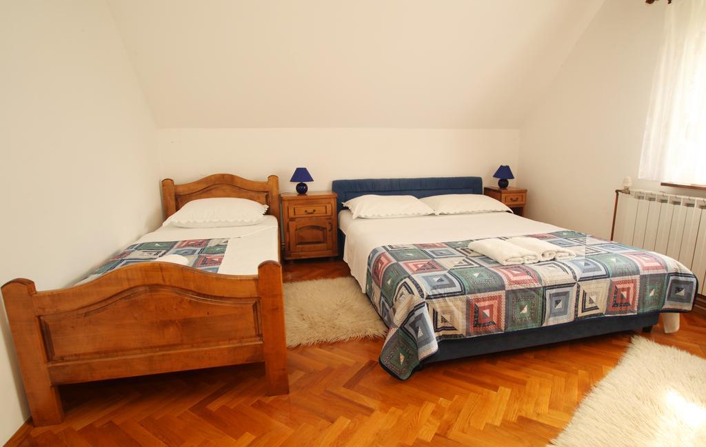 Rooms Markovic Otocac Phòng bức ảnh