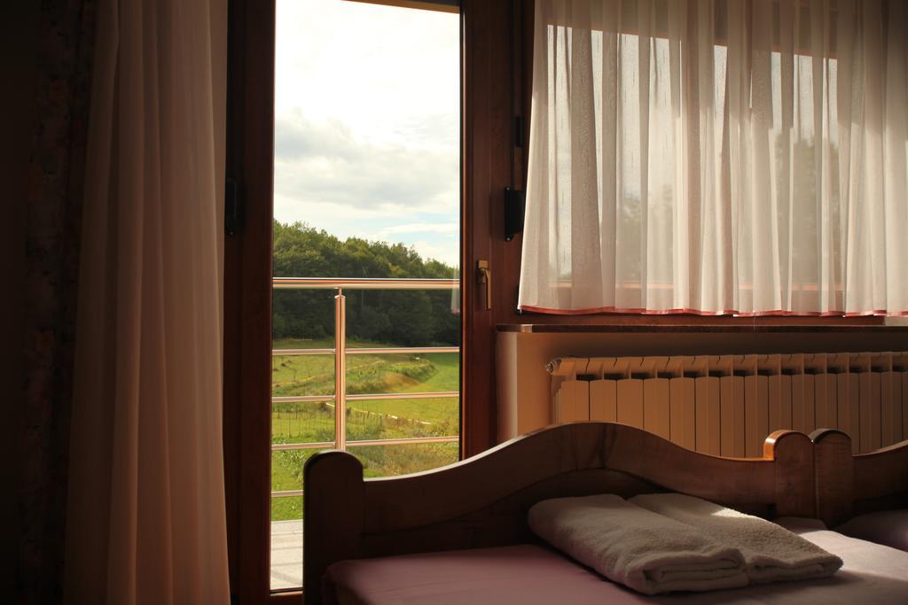 Rooms Markovic Otocac Phòng bức ảnh